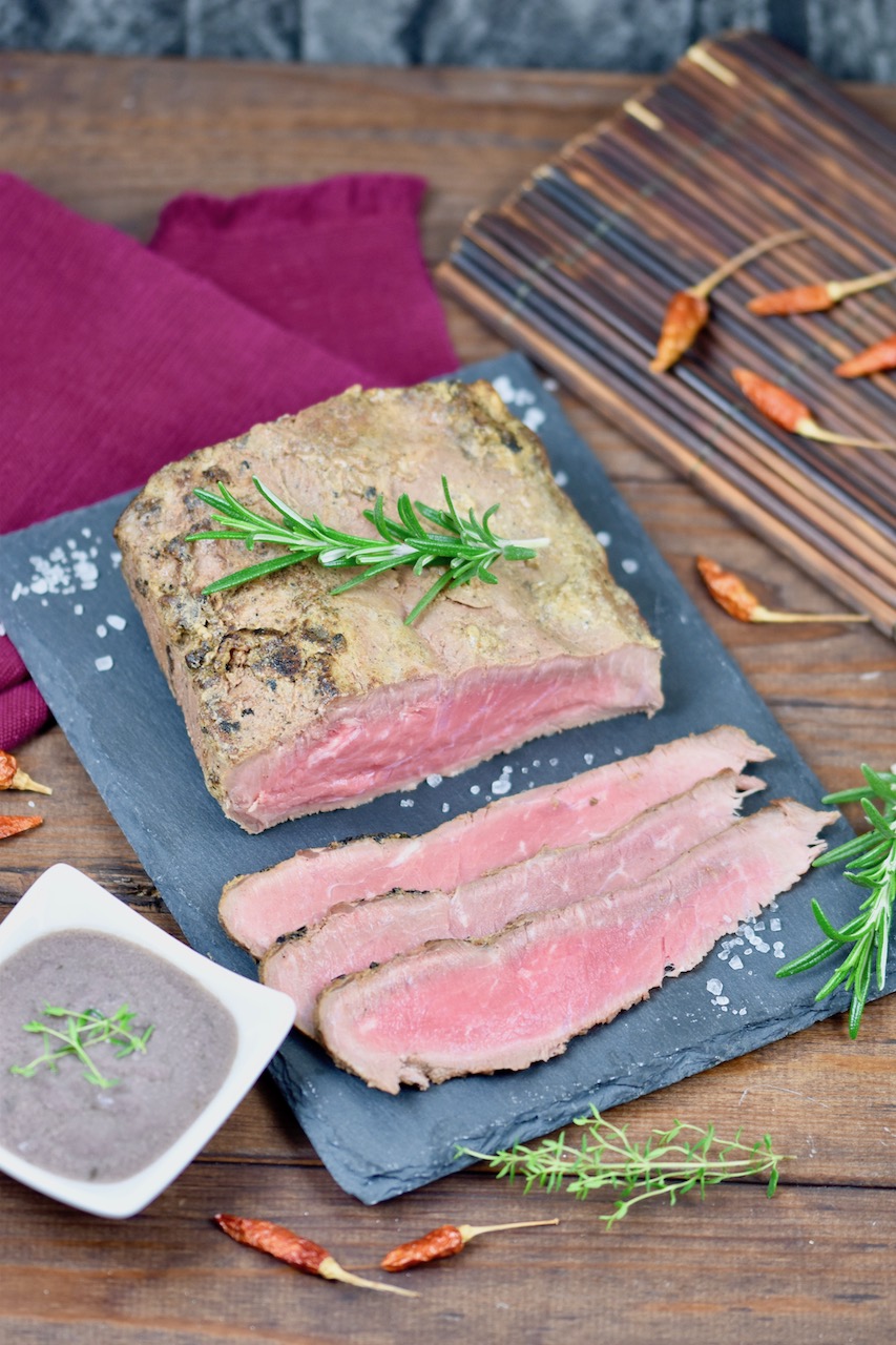 Saftiges Roastbeef mit Thymian-Rotwein-Sauce | Zimt &amp; Chili