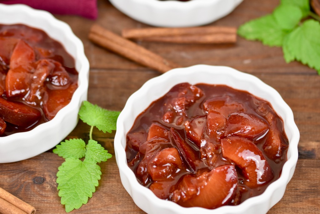 Zimtpflaumen - Rezept - Rotwein - Traubensaft - aus frischen Pflaumen - ohne Alkohol - Dessert - einfach - Pflaumenkompott - schnell - selber machen