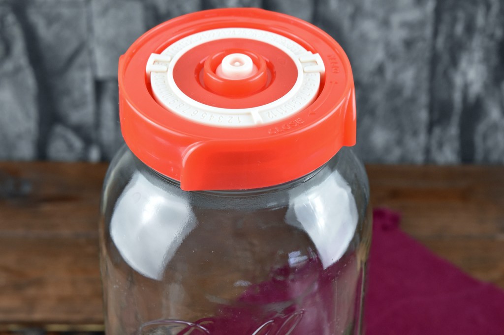 Einmachglas mit Gärdeckel