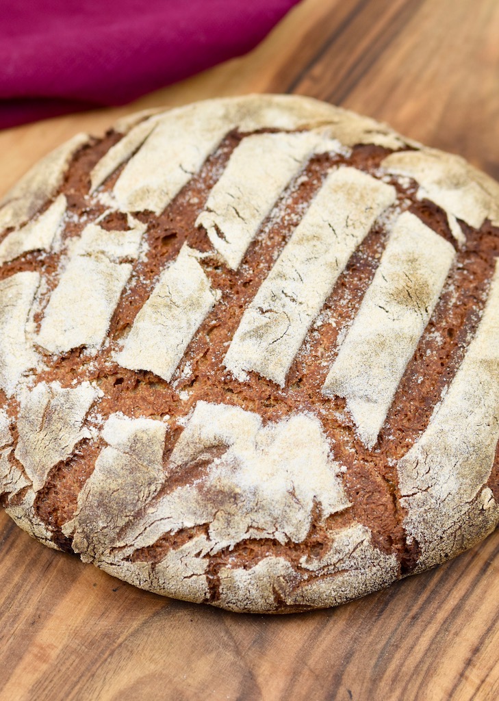 Knuspriges Roggenbrot backen – Rezept mit Sauerteig | Zimt & Chili Knuspriges Roggenbrot backen – Rezept mit Sauerteig | Zimt & Chili