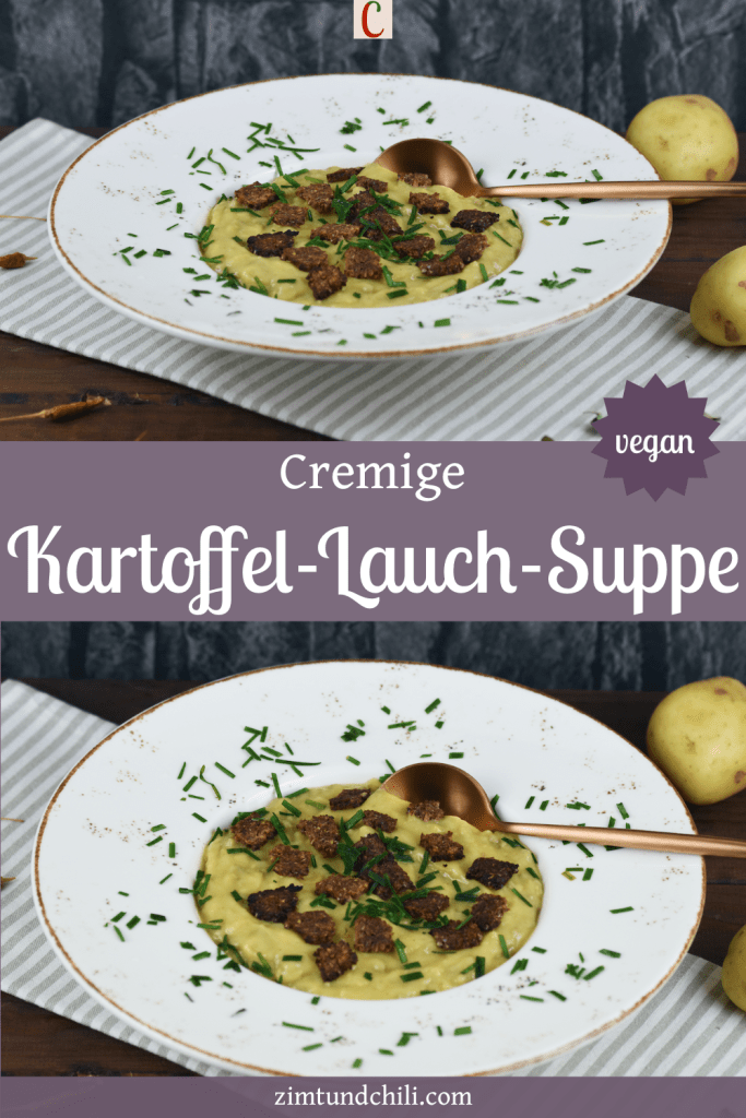 Cremige Kartoffel-Lauch-Suppe in einem weißen tiefen Teller. Hintergrund dunkel. Beschrifteter Pin mit zwei Fotos.