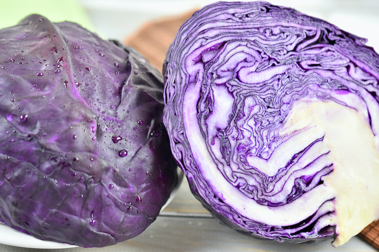 Rotkohl, halbiert