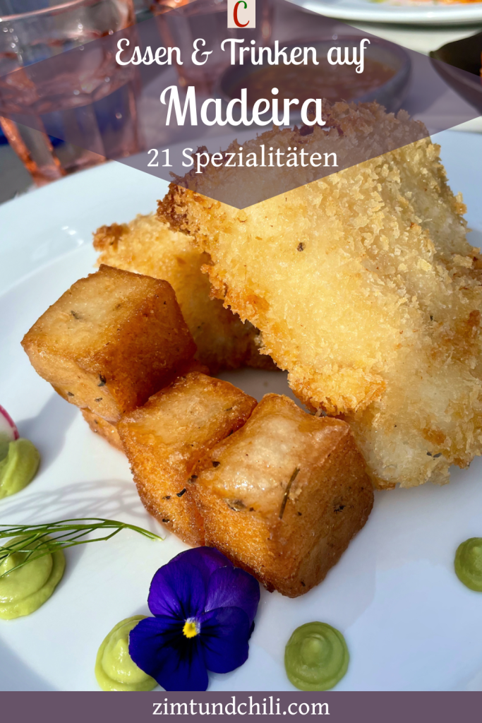 Essen und Trinken auf Madeira - Gebacknener Fisch mit Beilage. Beschrifteter Pin.