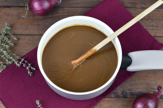 Würzige vegane Bratensauce mit extra&nbsp;Umami