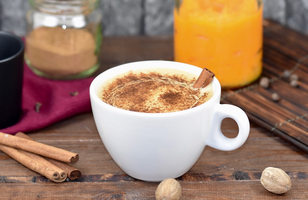 vegane Pumpkin Spice Latte - Pumpkin Spice Latte - Rezept - vegan - Starbucks - selber machen - einfach - Mandelmilch - Kaffee - Getränke - schnell