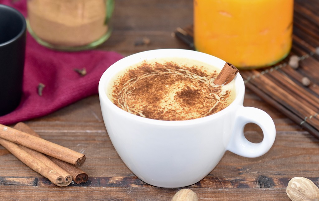 vegane Pumpkin Spice Latte - Pumpkin Spice Latte - Rezept - vegan - Starbucks - selber machen - einfach - Mandelmilch - Kaffee - Getränke - schnell