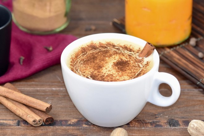vegane Pumpkin Spice Latte - Pumpkin Spice Latte - Rezept - vegan - Starbucks - selber machen - einfach - Mandelmilch - Kaffee - Getränke - schnell