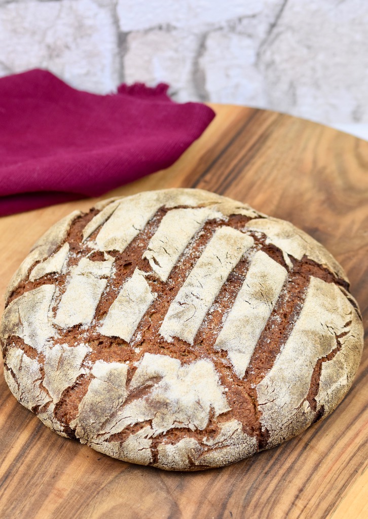 knuspriges Roggenbrot backen - Rezepte - backen - Brot backen - Sauerteigbrot - Roggenbrot mit Sauerteig - reines Roggenbrot - mit Hefe - ohne Hefe - mit Trockenhefe - gesund - saftiges - Kastenform