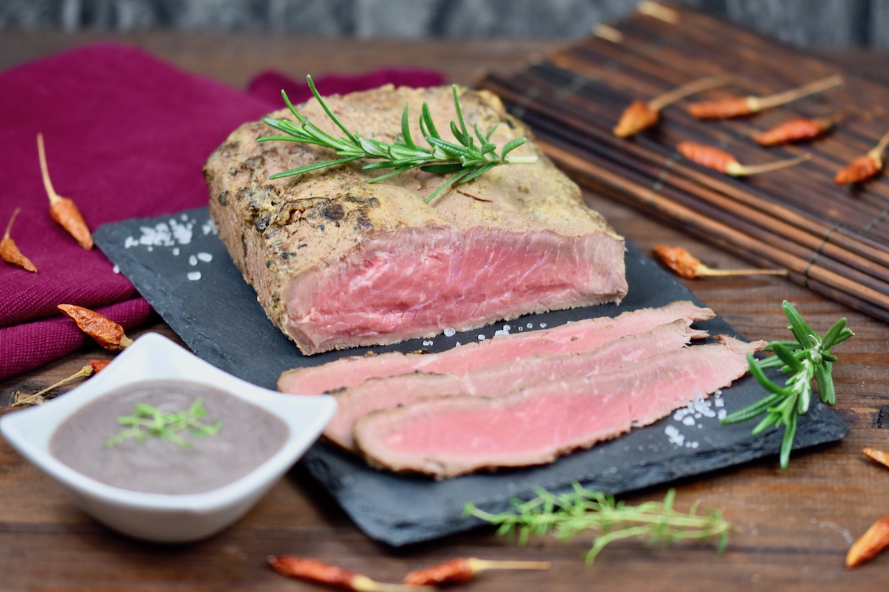 Saftiges Roastbeef mit Thymian-Rotwein-Sauce | Zimt &amp; Chili