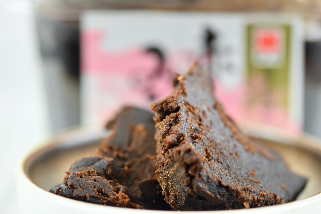 Misopaste in weißer Schale