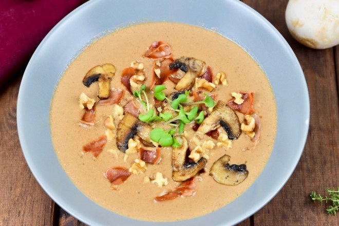 Cremige Pilzsuppe mit Walnüssen und&nbsp;Sherry