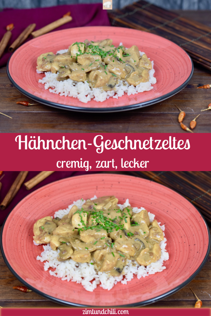 Hähnchen-Geschnetzeltes mit Pilzen auf Reis auf einem roten Teller, dekoriert mit Schnittlauchröllchen. Zwei Fotos in einem Bild. Hintergrund dunkel